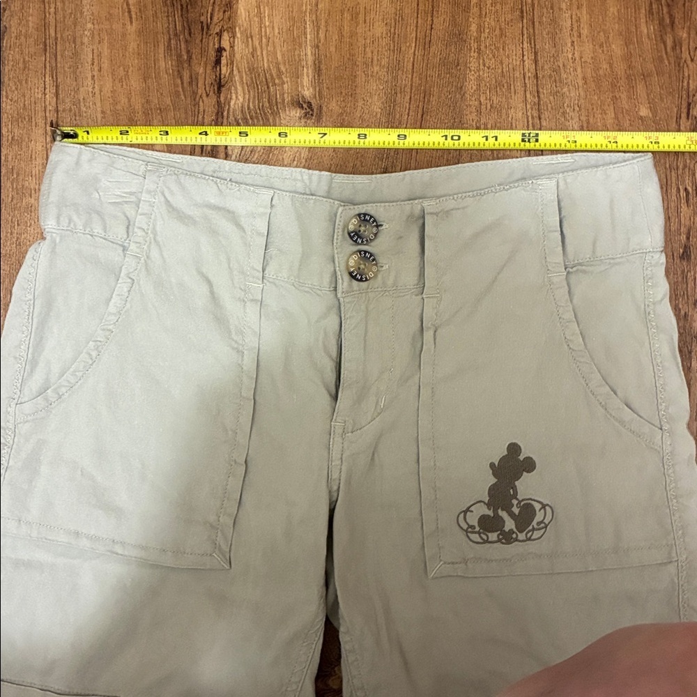 Disney Shorts Linen Blend size 4 Embroidered Mickey Pre Owned Great Condition - Picture 7 of 10